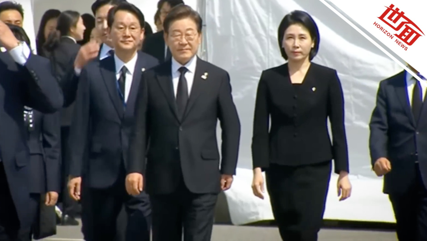 外交部长王毅答记者问,澳门2025年正版资料大全完正,公开决策资料解释落实_黄金版V4.4